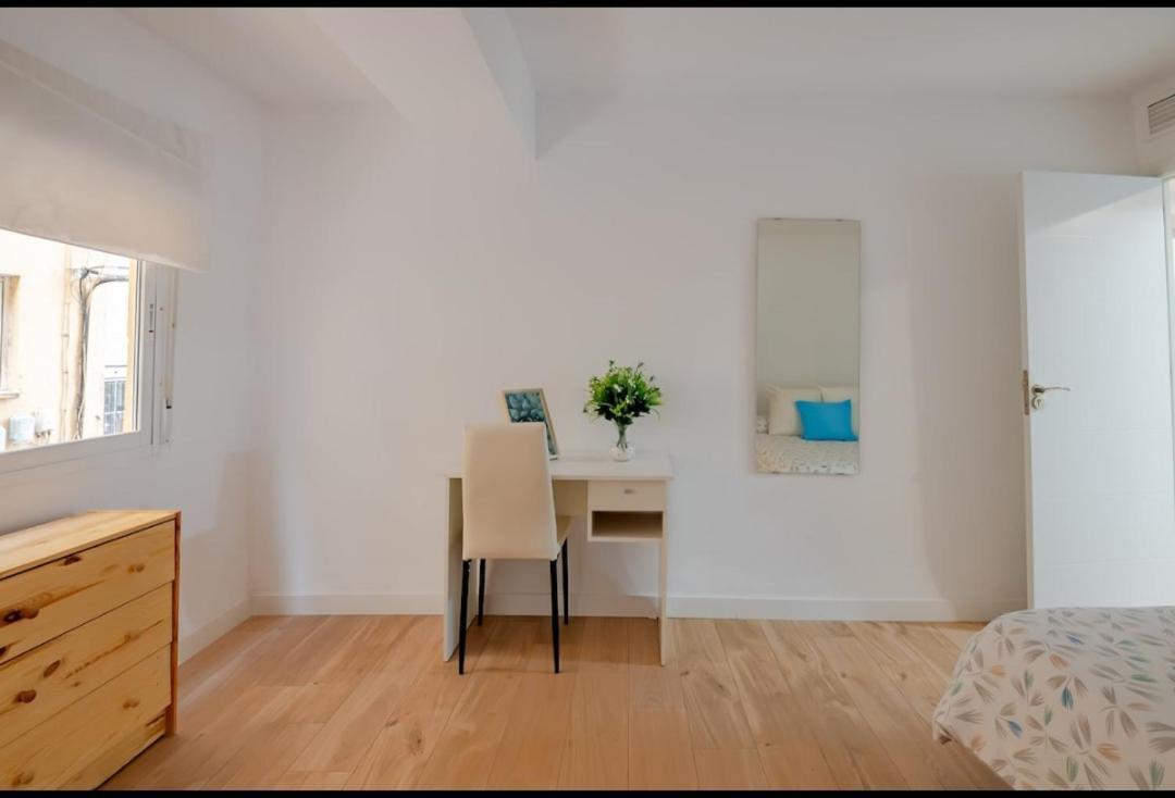 Piso Con Garaje Gratis En El Centro De Granada. Apartment Granada