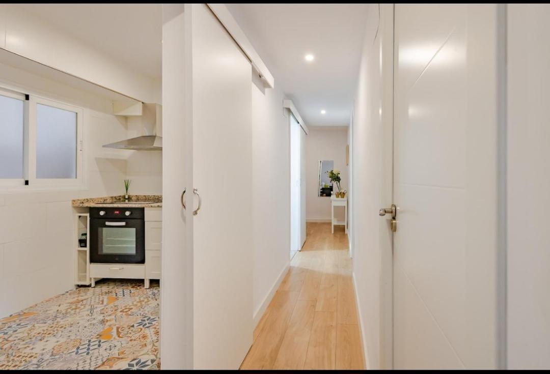 Piso Con Garaje Gratis En El Centro De Granada. Apartment *