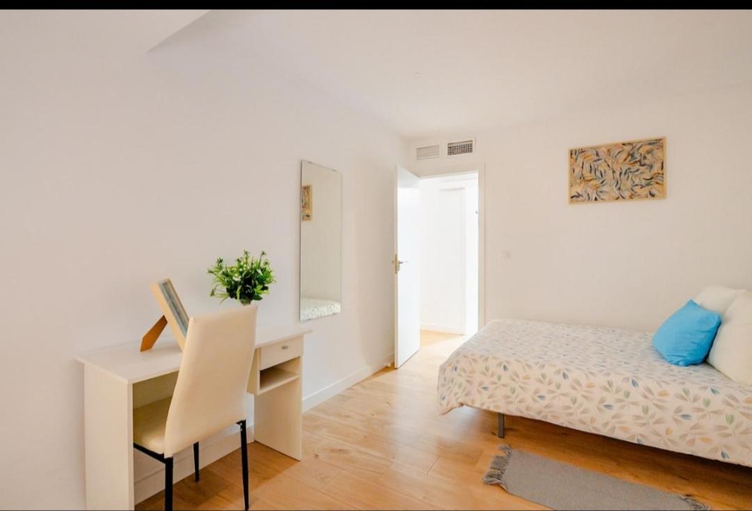 Piso Con Garaje Gratis En El Centro De Granada. Appartamento Granada