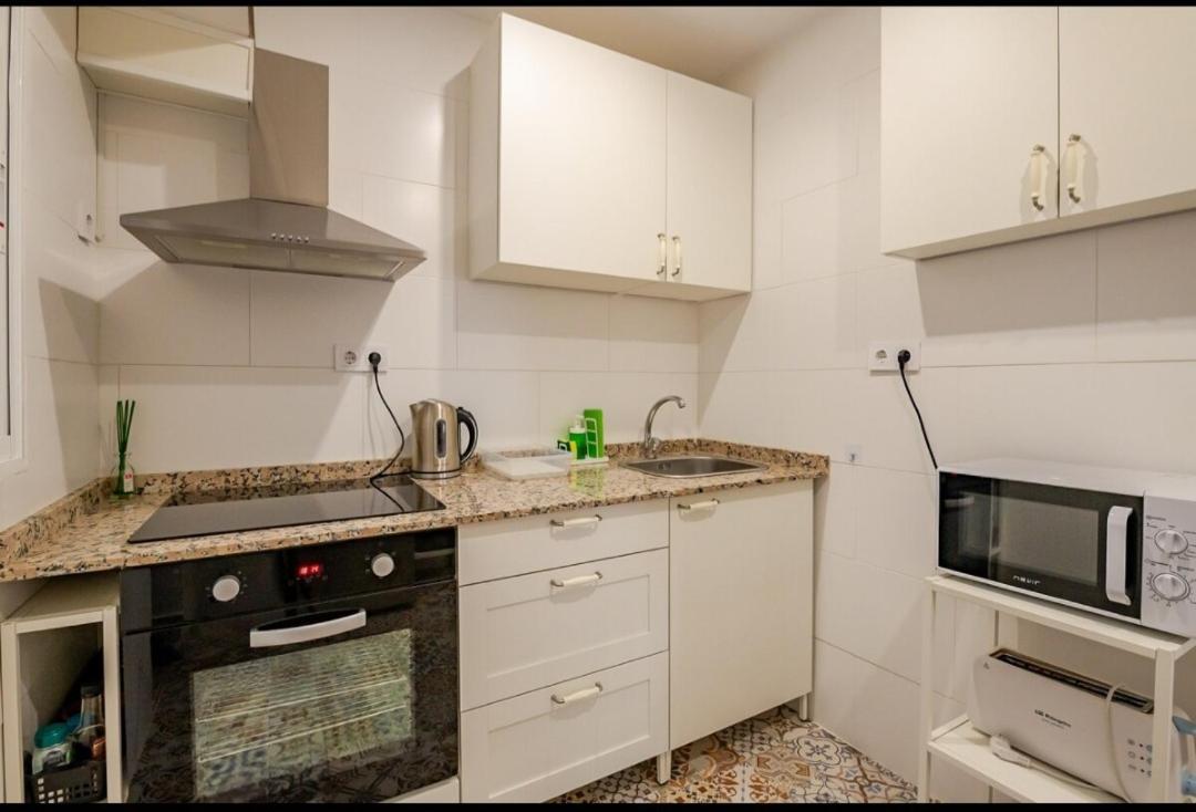 Piso Con Garaje Gratis En El Centro De Granada. Appartamento *