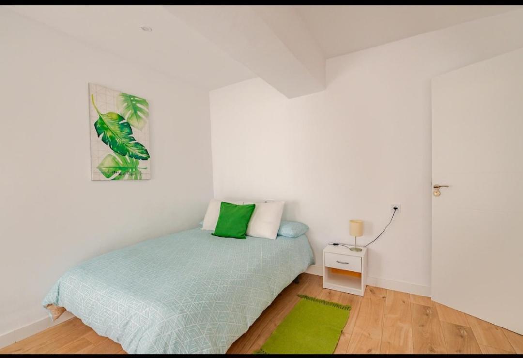Piso Con Garaje Gratis En El Centro De Granada. Appartamento